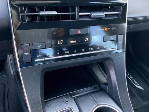 Used 2019 Toyota Avalon XSE w/ All Weather Liner Package FWD image 33