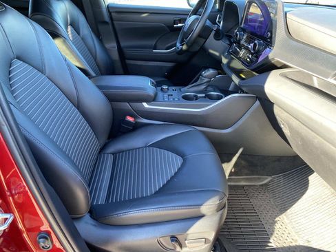 Used 2023 Toyota Highlander XSE image 20