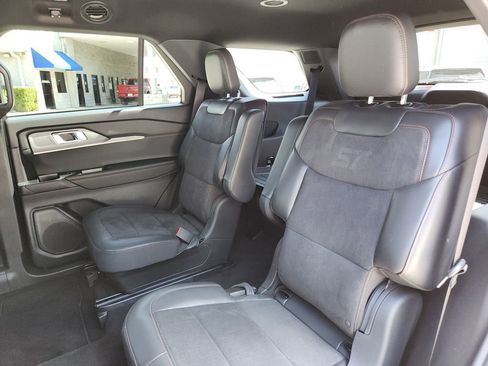 Used 2025 Ford Explorer ST image 18
