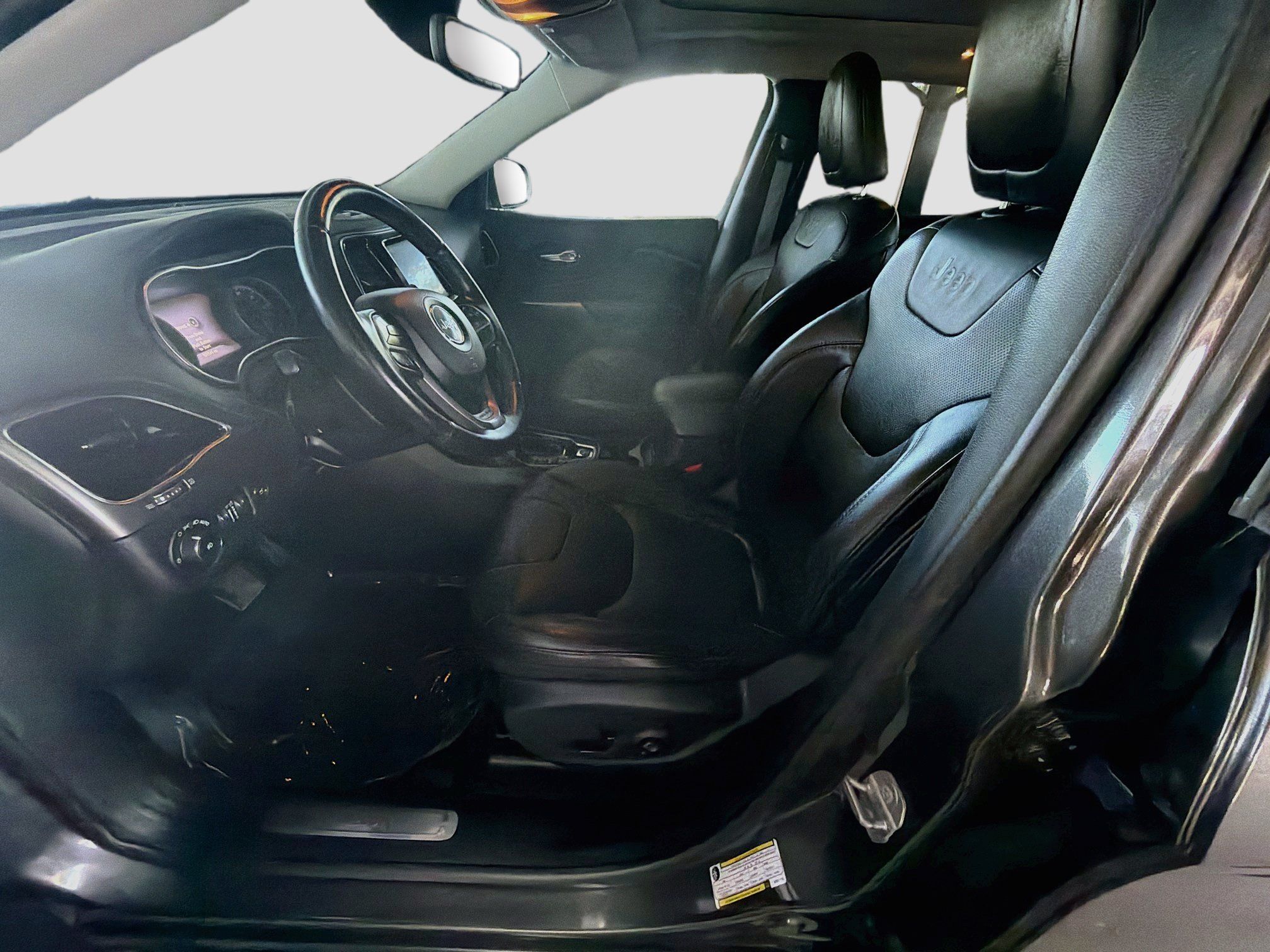 Used 2019 Jeep Cherokee Limited AWD/4WD image 13