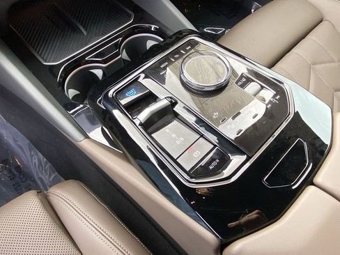 Used 2025 BMW i5 eDrive40i w/ Premium Package image 22