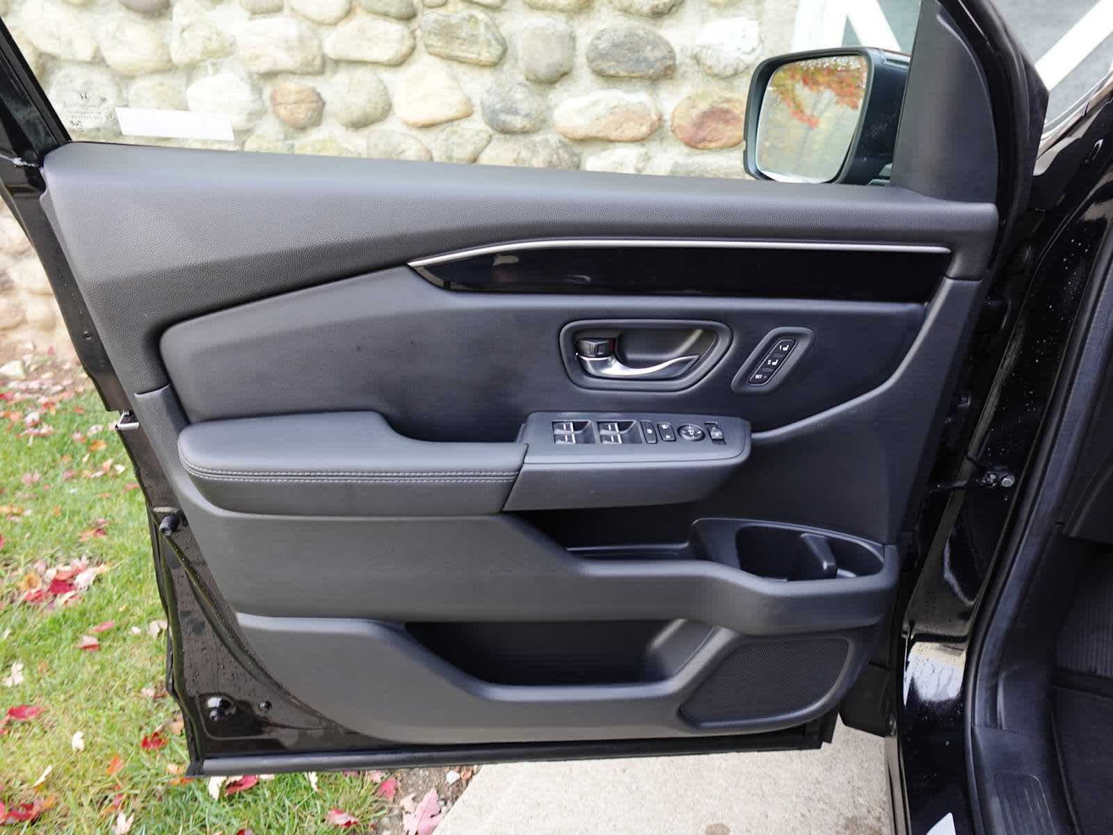 Certified 2024 Honda Pilot Touring image 10