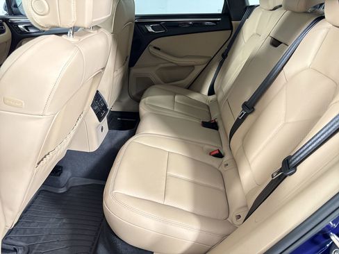Certified 2025 Porsche Macan image 15