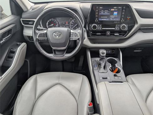 Used 2022 Toyota Highlander XLE image 27