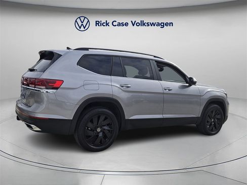 Certified 2025 Volkswagen Atlas SE w/ Panoramic Sunroof Package image 7