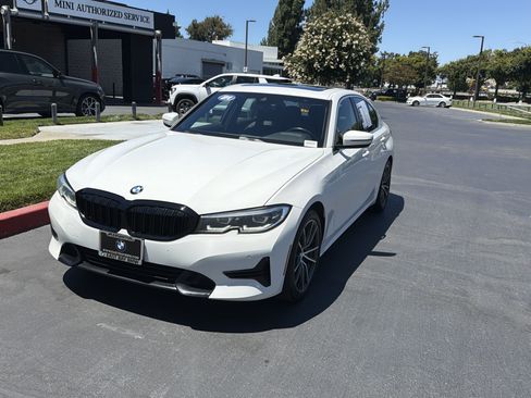Used 2021 BMW 330i Sedan w/ Convenience Package RWD image 3