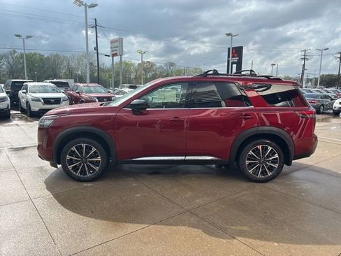 New 2026 Nissan Pathfinder Platinum w/ Cargo Package FWD image 4