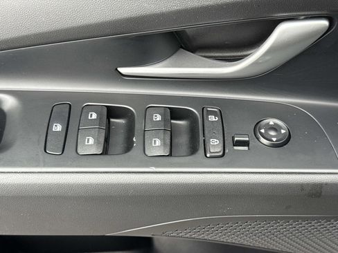 Used 2023 Hyundai Elantra SEL image 15