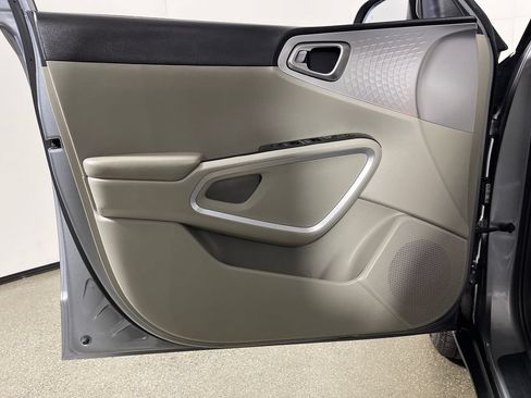 Used 2023 Kia Soul LX w/ LX Technology Package FWD image 20