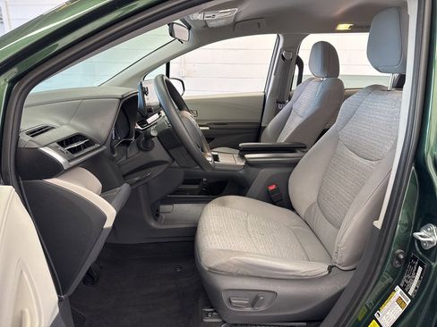 Certified 2021 Toyota Sienna LE image 14