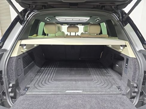 Used 2025 Land Rover Range Rover SE AWD/4WD image 25