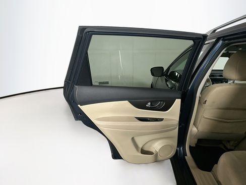 Used 2015 Nissan Rogue SV w/ SV Moonroof Package FWD image 25