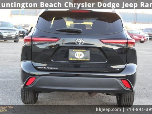 Used 2023 Toyota Highlander LE image 4