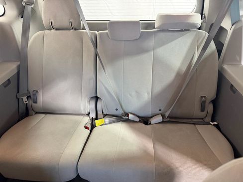 Used 2011 Toyota Sienna w/ Towing Pkg FWD image 21