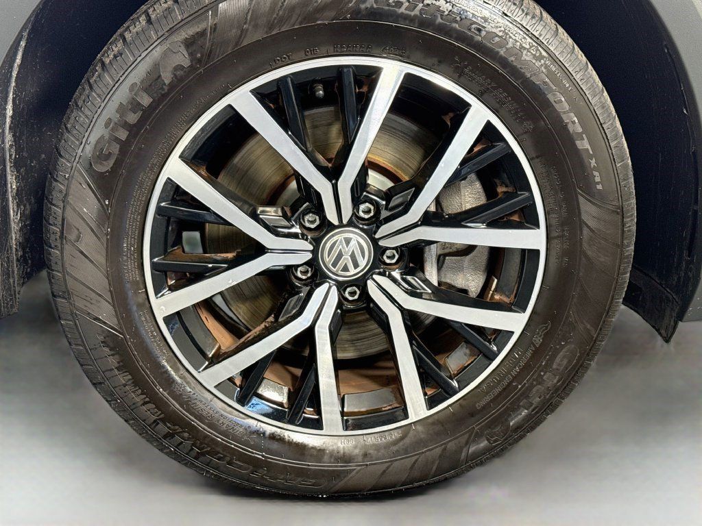 Used 2021 Volkswagen Tiguan SE AWD/4WD image 31