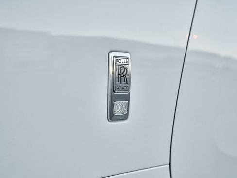Used 2017 Rolls-Royce Dawn image 10