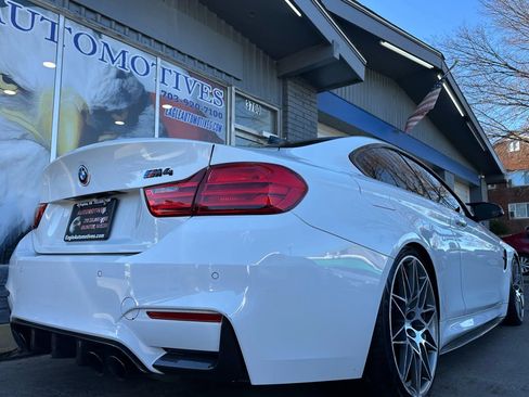 Used 2017 BMW M4 Coupe image 3