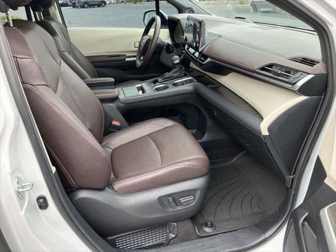 Certified 2023 Toyota Sienna Platinum image 42