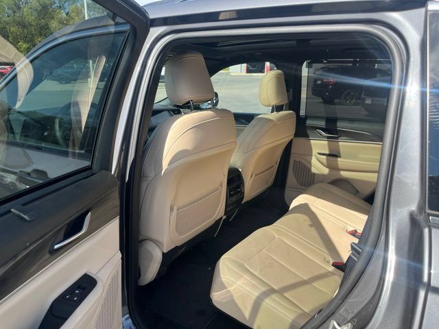 Used 2023 Jeep Grand Cherokee Limited w/ Luxury Tech Group II AWD/4WD image 15