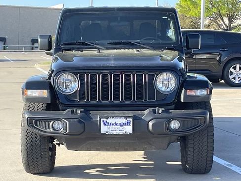 Used 2025 Jeep Gladiator Nighthawk image 6