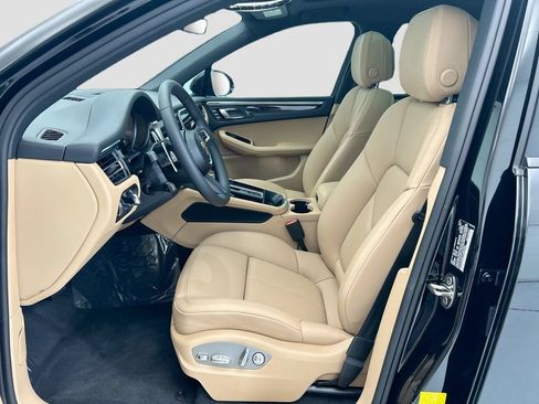 Used 2026 Porsche Macan AWD/4WD image 5