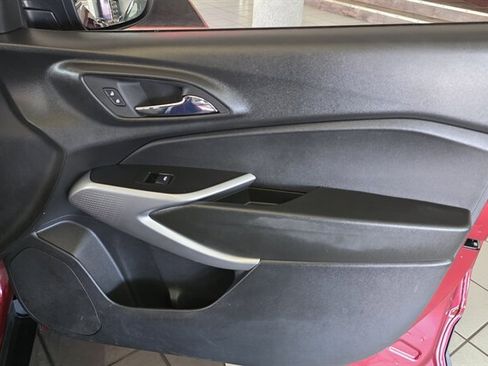 Used 2024 Chevrolet Trax RS FWD image 27