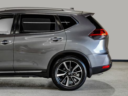 Used 2018 Nissan Rogue SL w/ Premium Package image 18