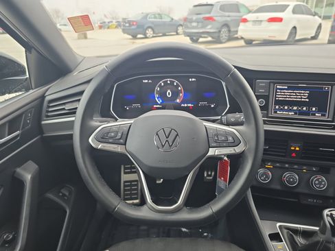 Certified 2024 Volkswagen Jetta Sport image 22
