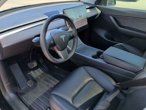 Used 2021 Tesla Model Y Long Range image 9
