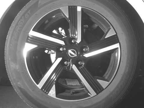 Used 2025 Nissan Sentra SV FWD image 15