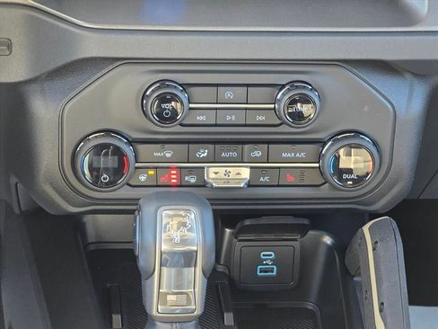 New 2025 Ford Bronco Badlands w/ Sasquatch Package image 23