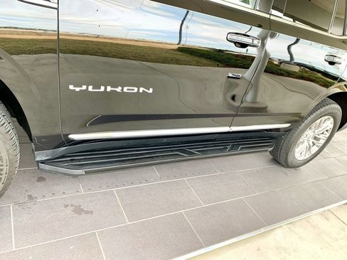 Used 2023 GMC Yukon SLT image 10