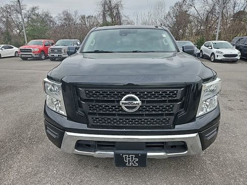 Used 2021 Nissan Titan SV w/ SV Convenience Package image 2