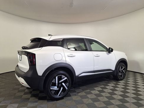 Used 2026 Nissan Kicks SV w/ SV Premium Package FWD image 5