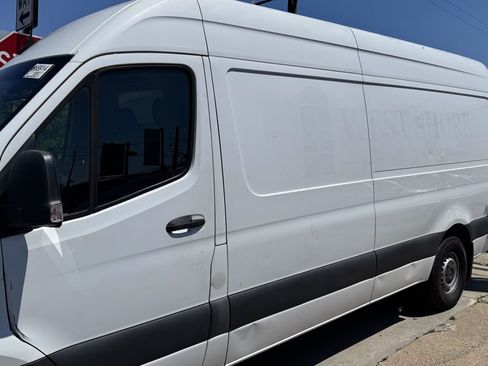 Used 2021 Mercedes-Benz Sprinter 2500 image 3