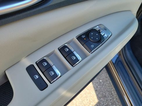 New 2026 Kia Carnival EX FWD image 21