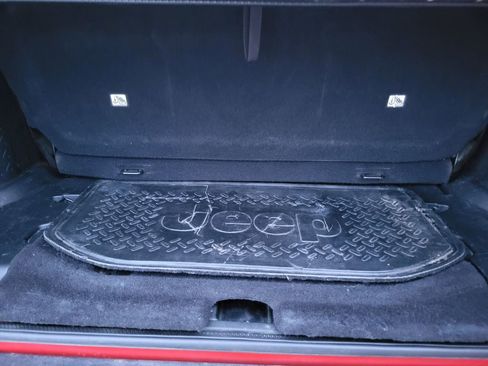 Used 2018 Jeep Wrangler Sahara w/ Connectivity Group image 31