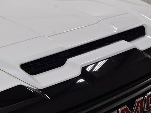 Used 2024 GMC Sierra 2500 AT4 w/ AT4 Preferred Package image 17