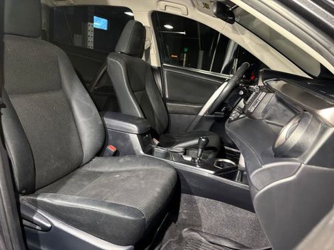 Used 2017 Toyota RAV4 LE AWD/4WD image 13