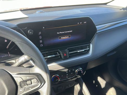 Used 2025 Chevrolet TrailBlazer LT image 14