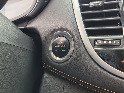 Used 2019 Chevrolet Trax LT w/ LT Convenience Package image 28