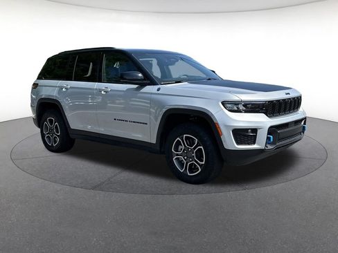 Certified 2022 Jeep Grand Cherokee Trailhawk w/ Advanced Protech Group II AWD/4WD image 8