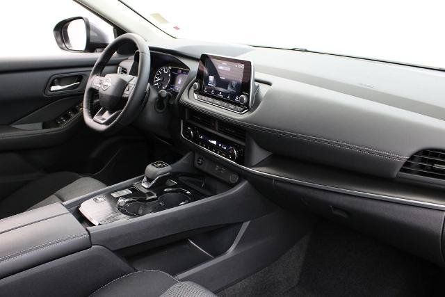 Certified 2026 Nissan Rogue SV FWD image 24