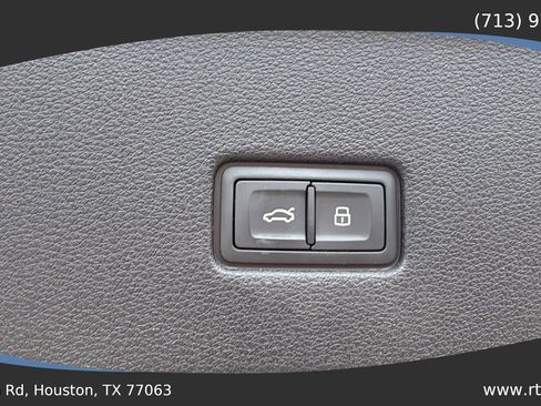 Used 2020 Audi Q8 Prestige w/ Prestige Package image 34