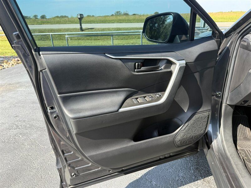 Used 2023 Toyota RAV4 LE AWD/4WD image 26