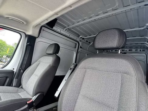 Used 2025 RAM ProMaster 2500 w/ Convenience Group FWD image 11