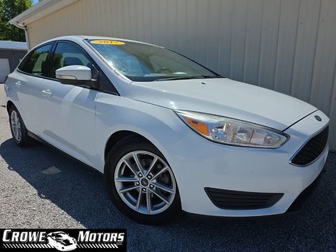 Used 2017 Ford Focus SE FWD image 1