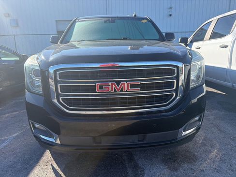 Used 2017 GMC Yukon SLT image 2