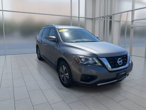 Used 2020 Nissan Pathfinder S FWD image 2