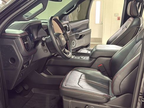 Used 2024 Ford Expedition Limited image 12